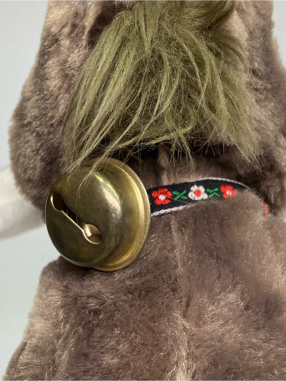 🐐 “Benny” the Goat – Goats on Roof Collectible – Floral Collar & Brass Bell - Picture 3 of 8